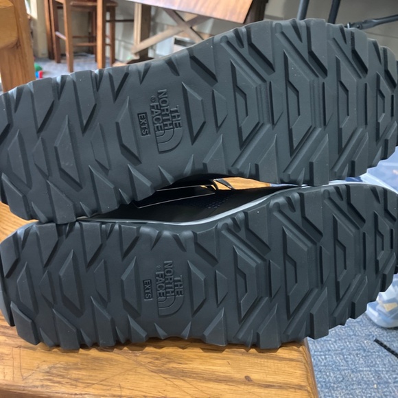 Men’s size 12 north face boots - Picture 5 of 5